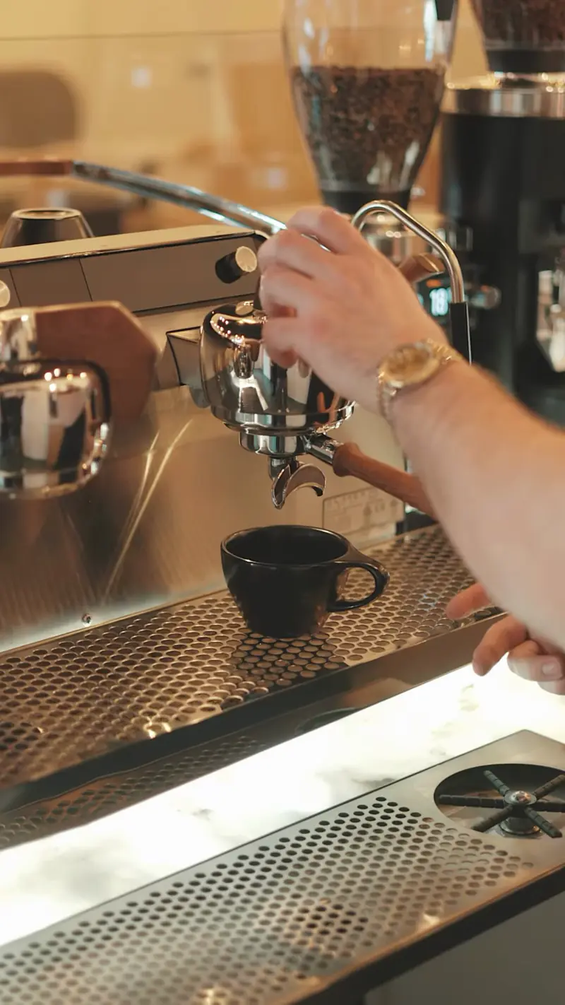 Barista pulling an espresso shot at Kiki Kafé